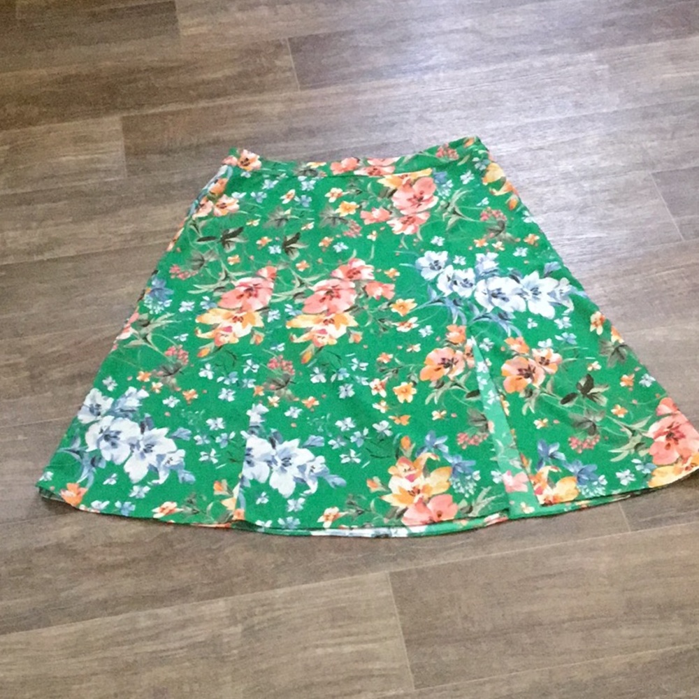 Loft Petites green flowered skirt size 12P